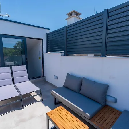 Azure Horizon Holiday With Pool *