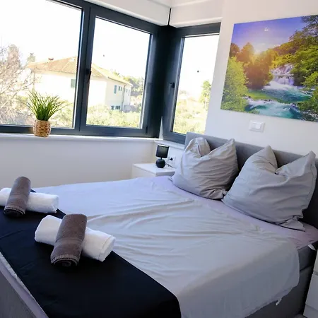 Holiday home Azure Horizon Holiday With Pool